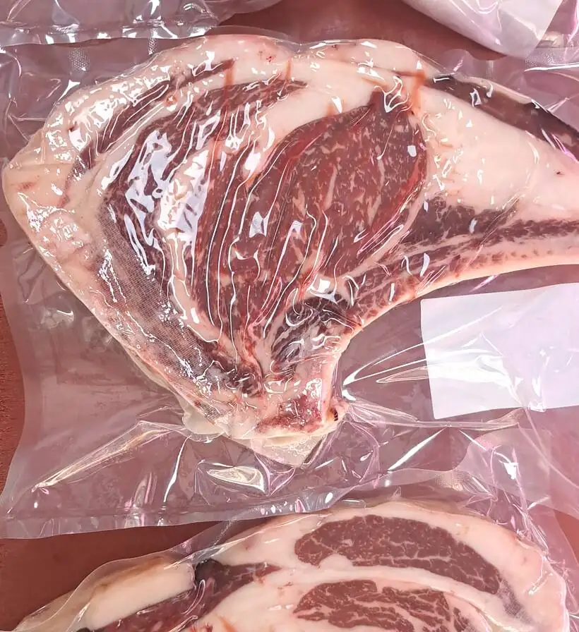 Chuletones envasados al vacío listos para enviar